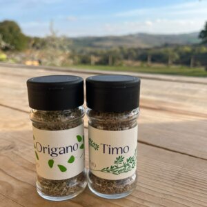 Oregano en tijm van ons eigen kruidenveld