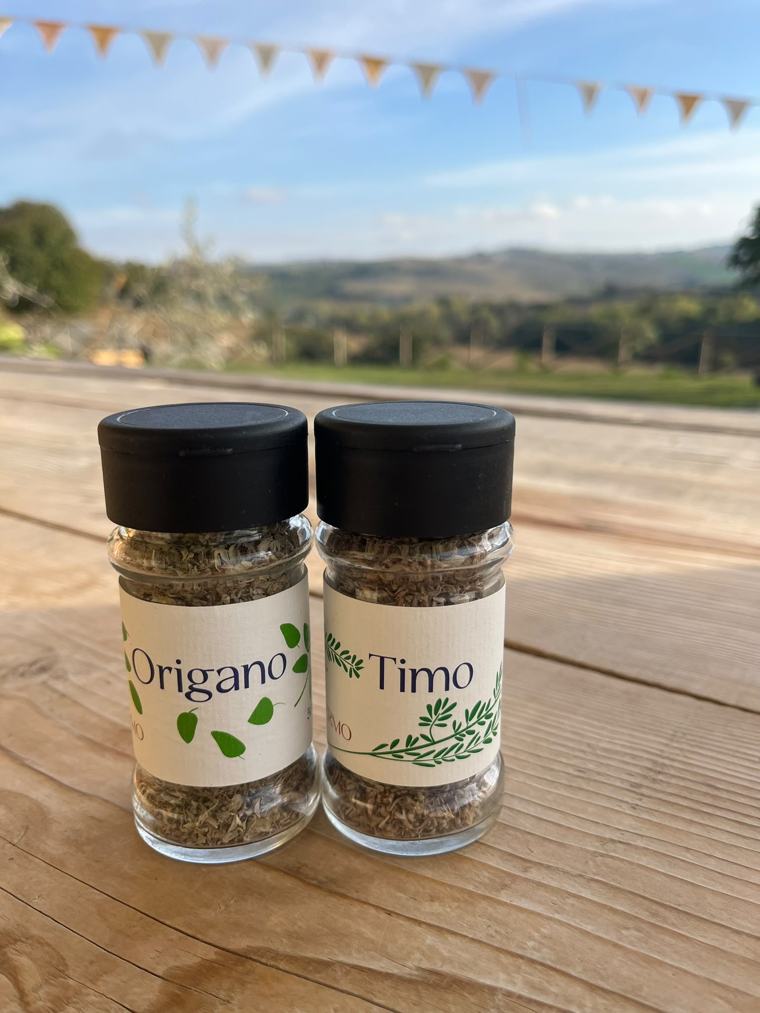 Oregano en tijm van ons eigen kruidenveld